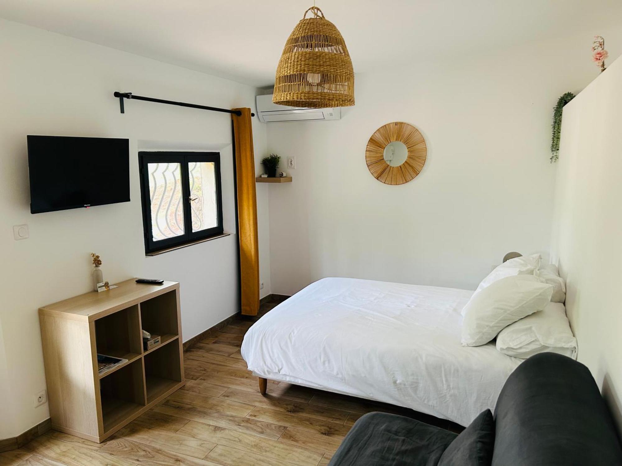 Le Cabanon Hotell Collobrières Exteriör bild
