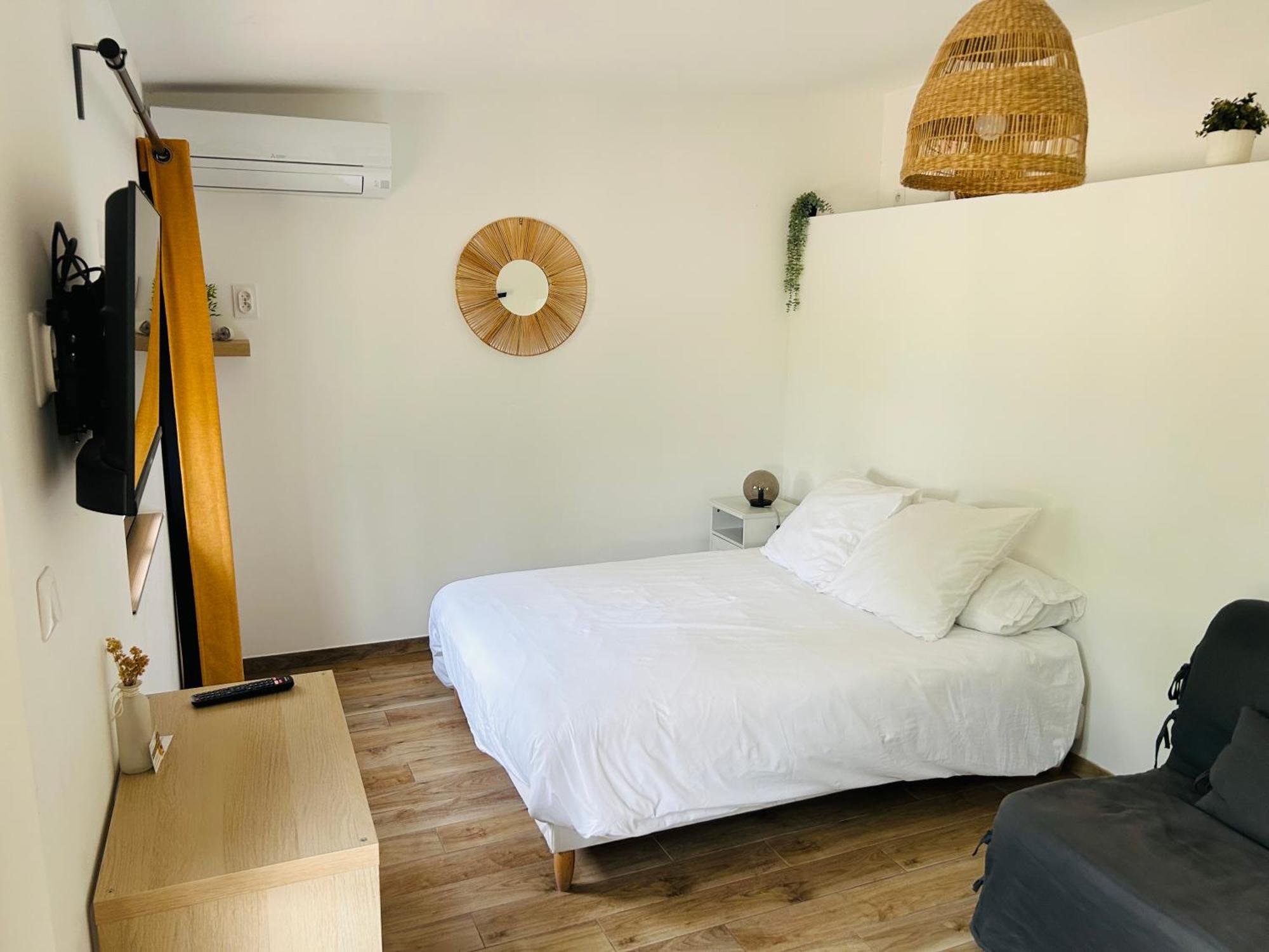 Le Cabanon Hotell Collobrières Exteriör bild