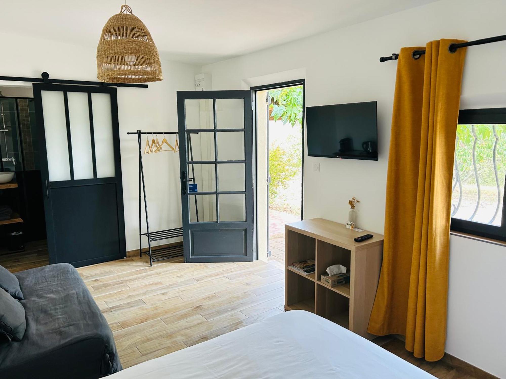 Le Cabanon Hotell Collobrières Exteriör bild